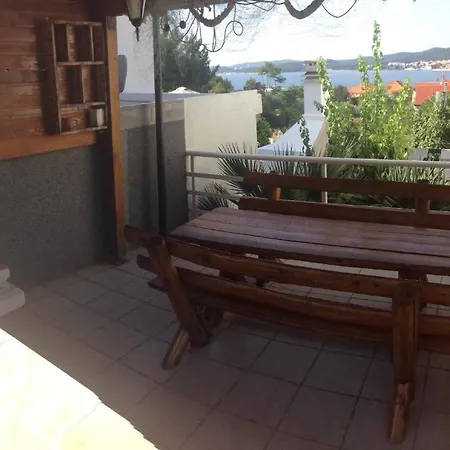 Im Ersten Obergeschoss Mit Meerblick شقة